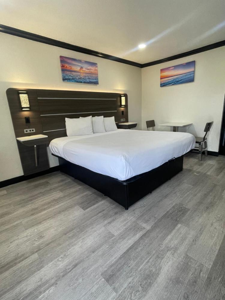 Superior King Room interior